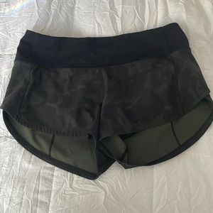 Lululemon Sz 2 Camo running shorts